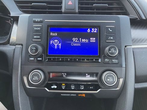 Used 2018 Honda Civic Sport image 9