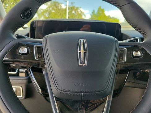 Used 2025 Lincoln Aviator 2WD image 20