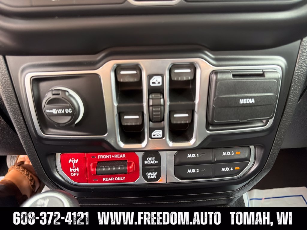 Used 2020 Jeep Gladiator Rubicon w/ LED Lighting Group AWD/4WD image 19