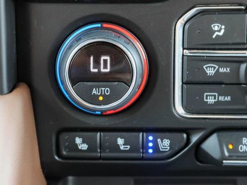 Used 2024 Chevrolet Tahoe High Country AWD/4WD image 15