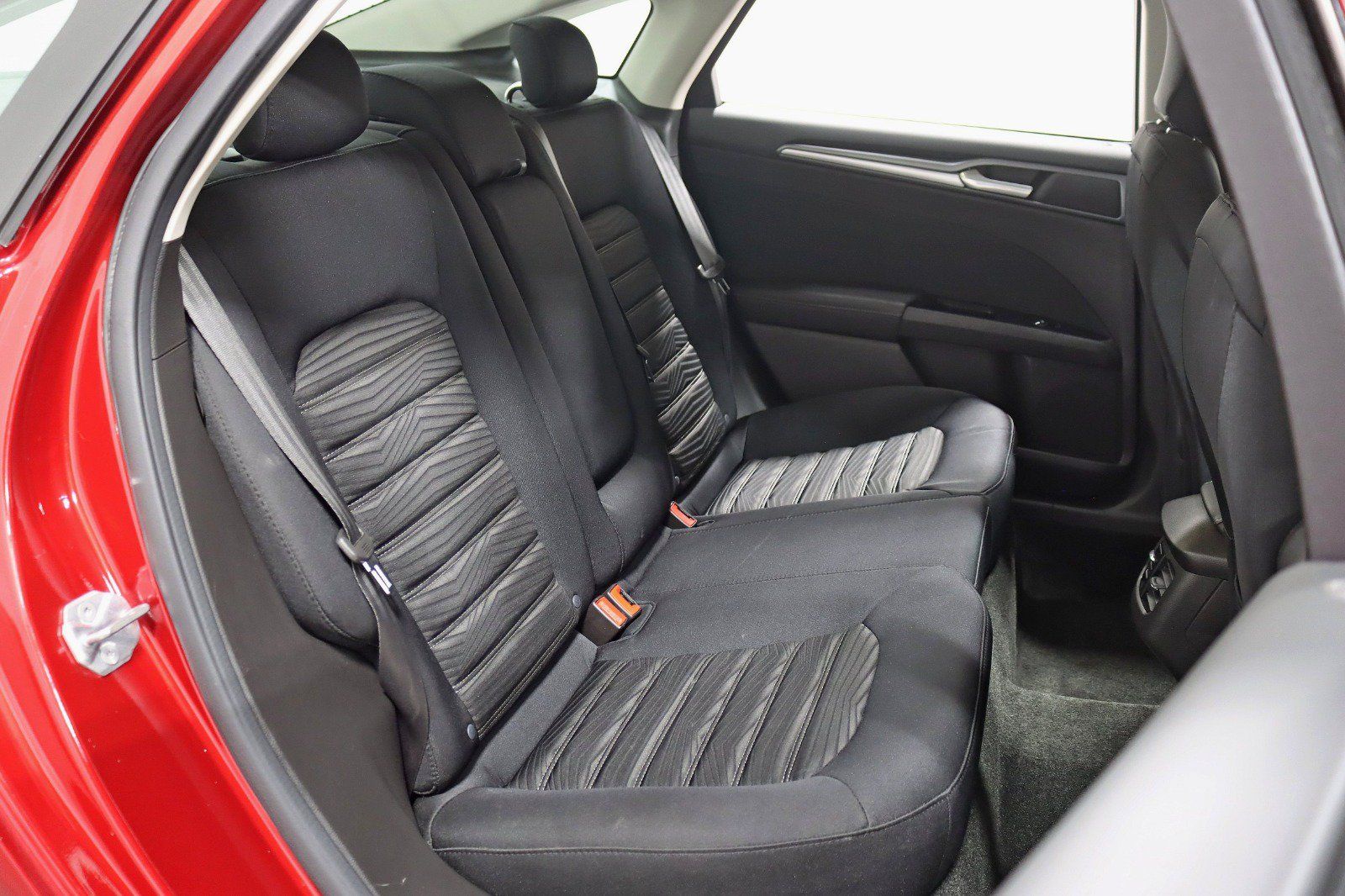 Used 2016 Ford Fusion SE FWD image 23