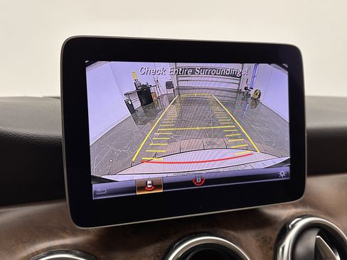 Used 2019 Mercedes-Benz GLA 250 w/ Convenience Package image 16