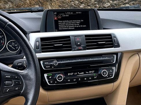 Used 2016 BMW 320i xDrive Sedan image 6