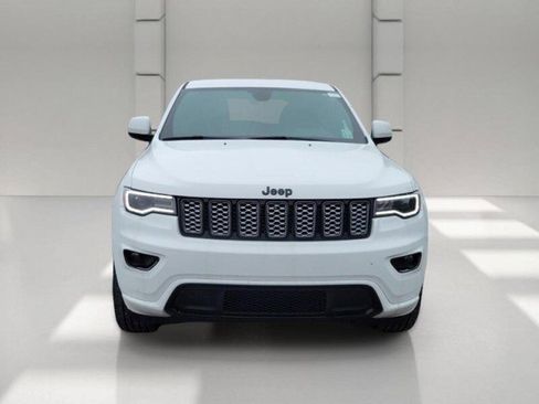Used 2022 Jeep Grand Cherokee Laredo X RWD image 2