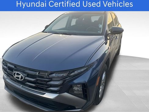 Certified 2025 Hyundai Tucson SE FWD image 1