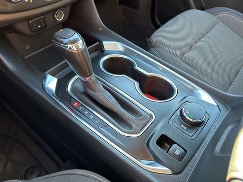 Used 2020 Chevrolet Traverse LT image 35