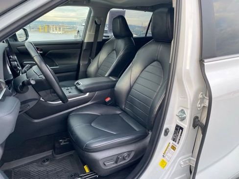 Used 2023 Toyota Highlander XLE image 21