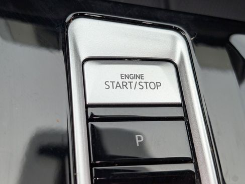 Used 2024 Volkswagen Atlas SE FWD image 17