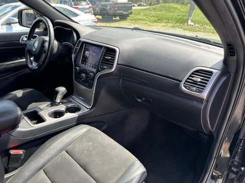 Used 2018 Jeep Grand Cherokee Altitude image 27