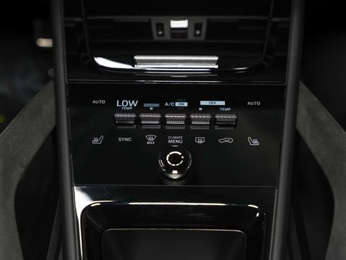 Used 2024 Porsche Cayenne Turbo GT AWD/4WD image 49