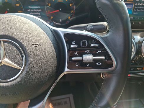 Used 2021 Mercedes-Benz GLA 250 4MATIC image 21