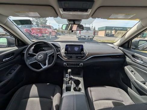 Used 2025 Nissan Altima 2.5 SV FWD image 5