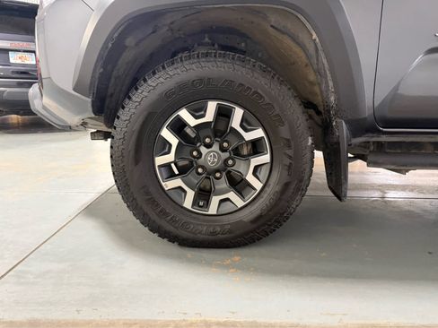 Used 2022 Toyota Tacoma TRD Off-Road w/ Technology Package AWD/4WD image 11