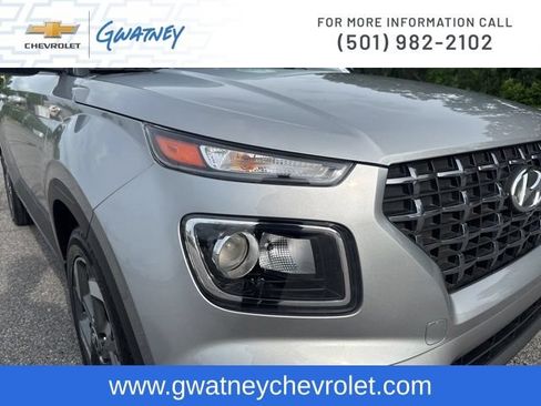 Used 2024 Hyundai Venue SEL FWD image 13