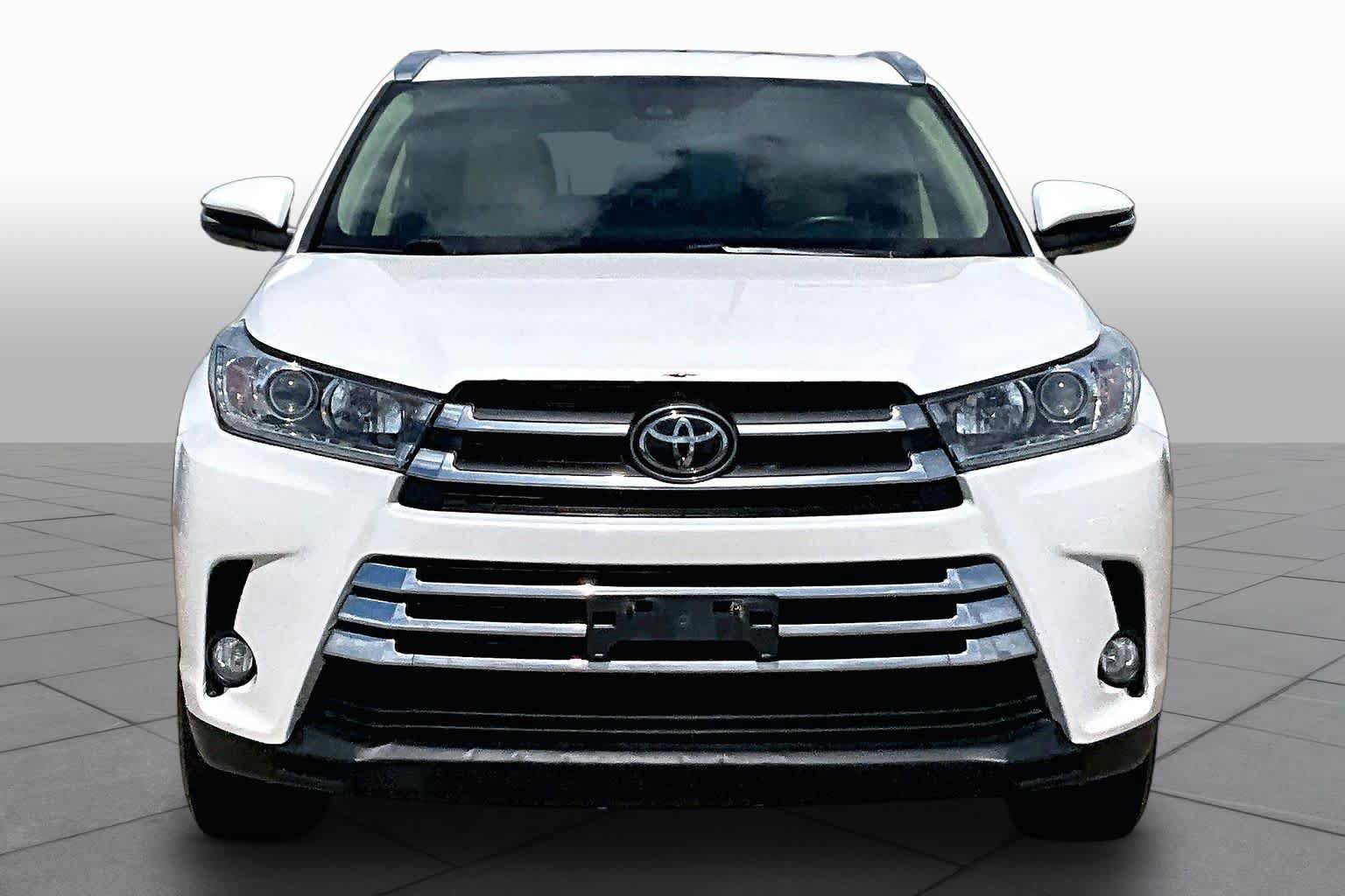 Used 2017 Toyota Highlander Limited FWD image 4
