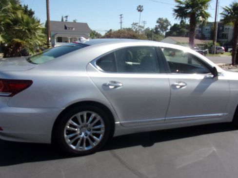 Used 2013 Lexus LS 460 w/ Comfort Pkg RWD image 10