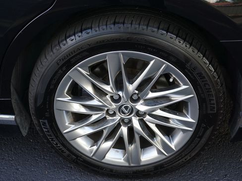 Used 2018 Lexus LS 500 w/ Accessory Package (Z2) RWD image 14