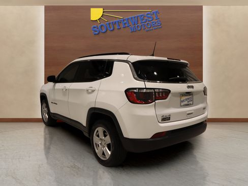 Used 2022 Jeep Compass Latitude image 2