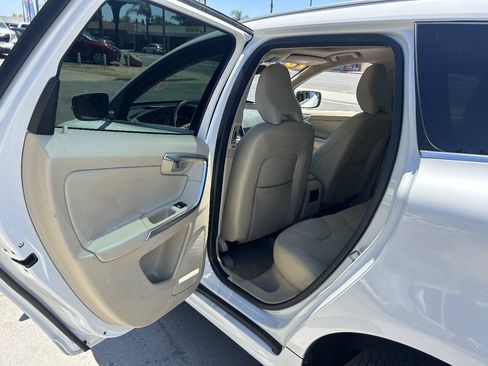 Used 2016 Volvo XC60 T5 Premier w/ Proximity Package FWD image 17