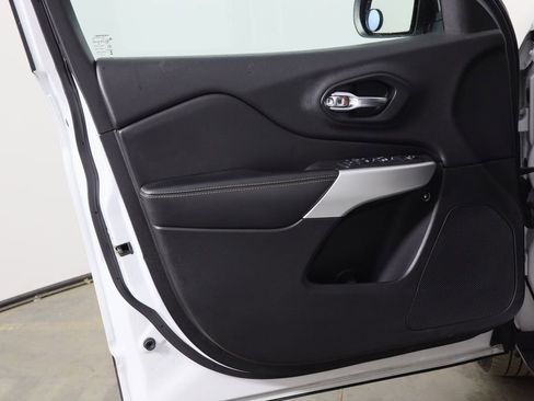 Used 2018 Jeep Cherokee Latitude Plus image 20