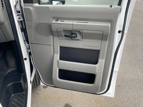 Used 2015 Ford E-350 and Econoline 350 Super Duty w/ Power Windows & Locks Group image 17