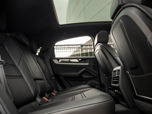 Certified 2026 Porsche Cayenne S AWD/4WD image 40