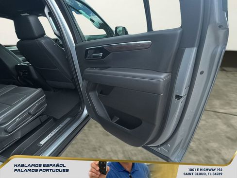 Used 2025 Chevrolet Suburban Z71 image 30