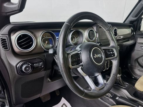 Used 2018 Jeep Wrangler Unlimited Sahara w/ Cold Weather Group AWD/4WD image 9