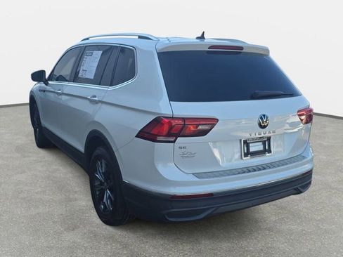 Used 2023 Volkswagen Tiguan SE w/ Panoramic Sunroof Package FWD image 6