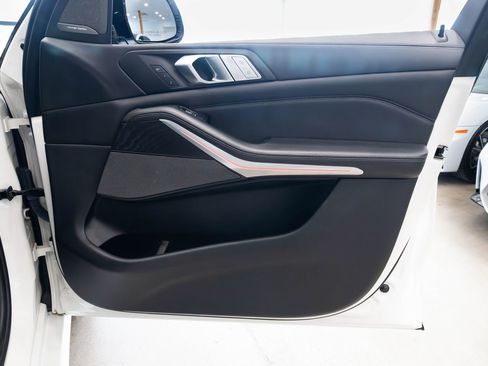 Used 2022 BMW X7 M50i image 28