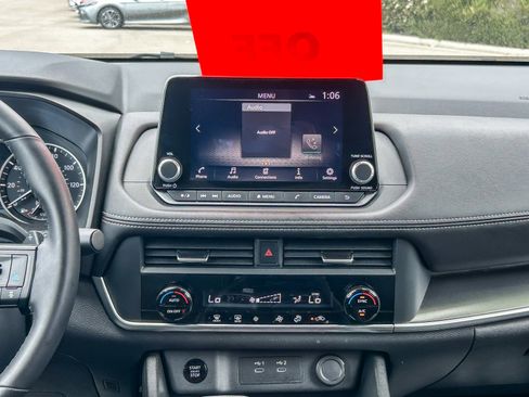 Used 2025 Nissan Rogue SV FWD image 13