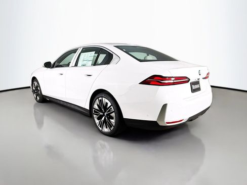 Used 2026 BMW 530i RWD image 5