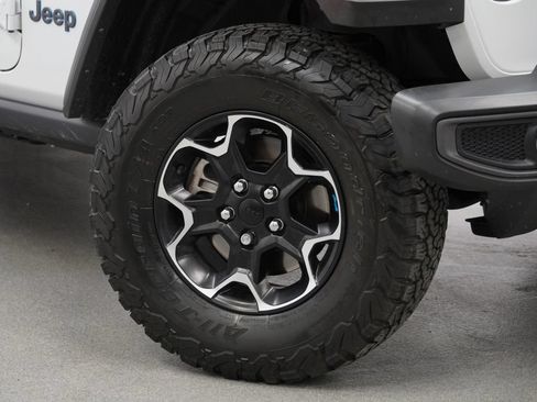 Used 2022 Jeep Wrangler Unlimited Rubicon 4xe w/ Dual Top Group AWD/4WD image 4