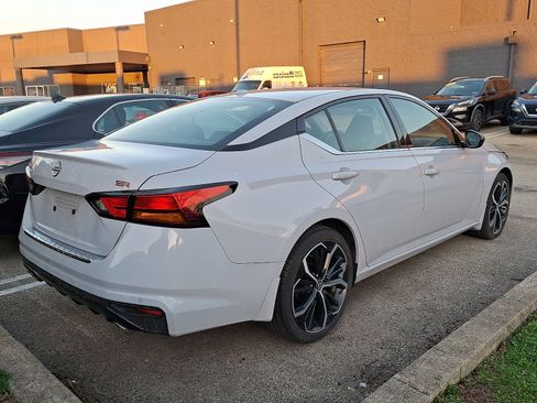 Used 2023 Nissan Altima 2.5 SR image 3