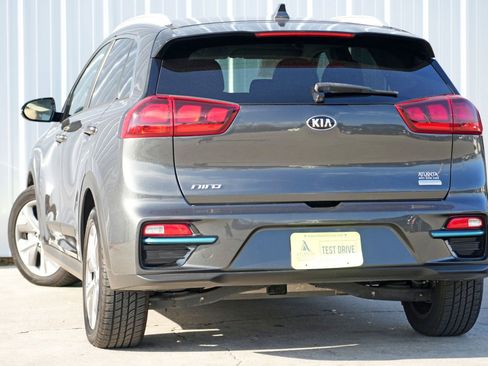 Used 2020 Kia Niro EX w/ Cold Weather Package image 5