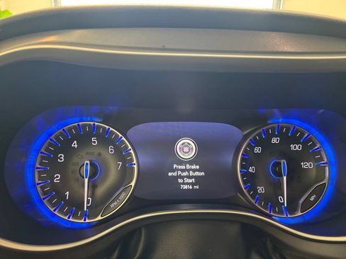 Used 2023 Chrysler Pacifica Touring-L FWD image 13