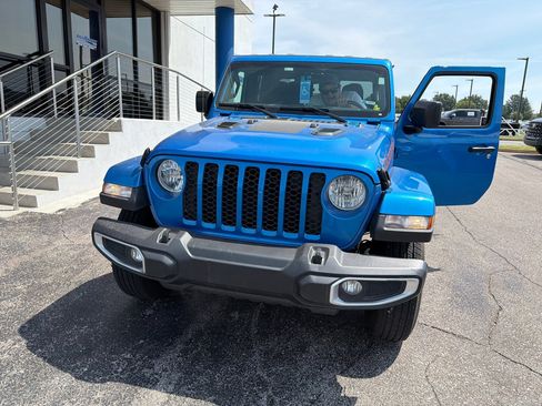 Used 2023 Jeep Gladiator Sport AWD/4WD image 2