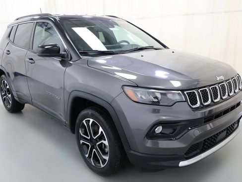 Used 2023 Jeep Compass Limited AWD/4WD image 16