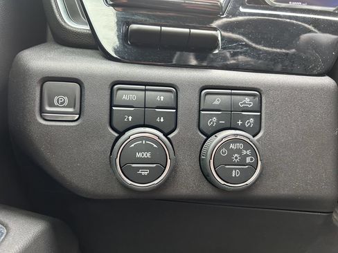 Used 2024 Chevrolet Silverado 1500 LTZ w/ Technology Package AWD/4WD image 28