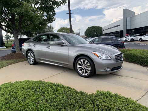 Used 2013 INFINITI M37 w/ Premium Pkg RWD image 2