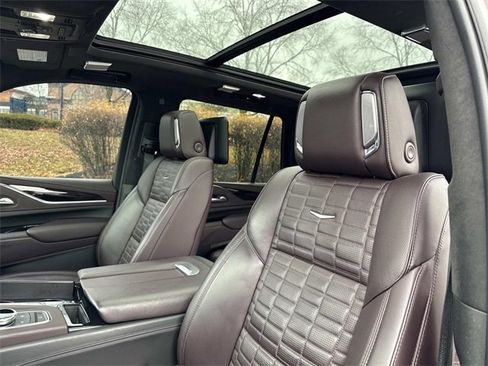 Used 2023 Cadillac Escalade Sport Platinum w/ LPO, ONYX Package image 20