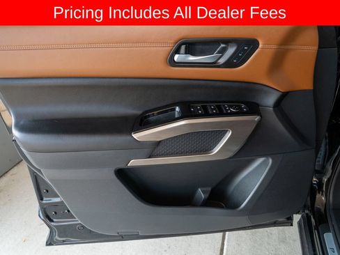 Used 2024 Nissan Pathfinder Platinum AWD/4WD image 15