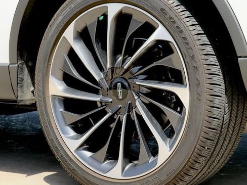 Used 2023 Lincoln Aviator Reserve w/ Equipment Group 201A AWD/4WD image 15