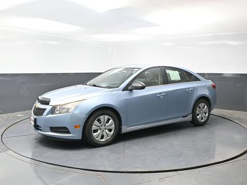 Used 2012 Chevrolet Cruze LS FWD image 7