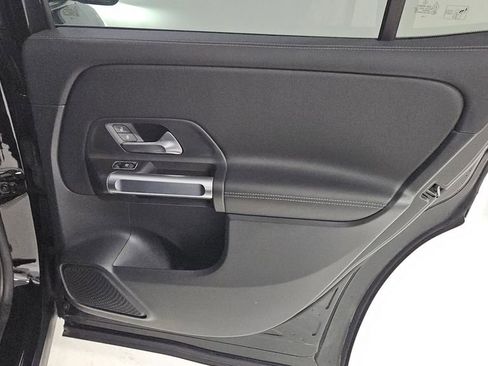 Used 2023 Mercedes-Benz GLB 250 GLB 250 w/ Premium Package image 20