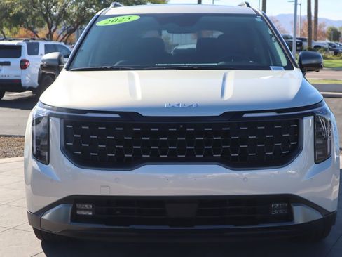 Used 2025 Kia Carnival SX Prestige image 2