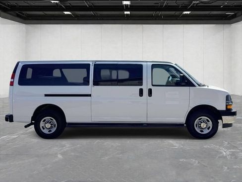 Used 2025 Chevrolet Express 3500 LT w/ LT Preferred Equipment Group RWD image 4