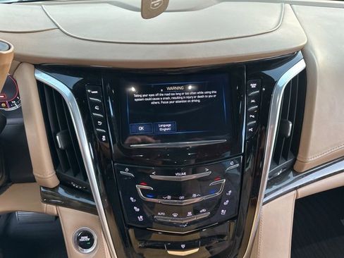 Used 2020 Cadillac Escalade ESV Platinum image 28
