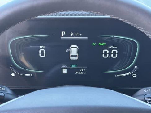Used 2023 Kia Niro EX image 25