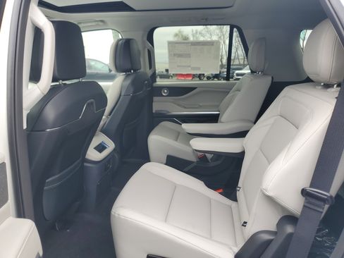 New 2026 Lincoln Navigator Reserve AWD/4WD image 27